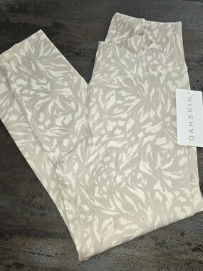 Nwt Danskin Neutral Taupe & Cream Patterned Leggings Size Medium
